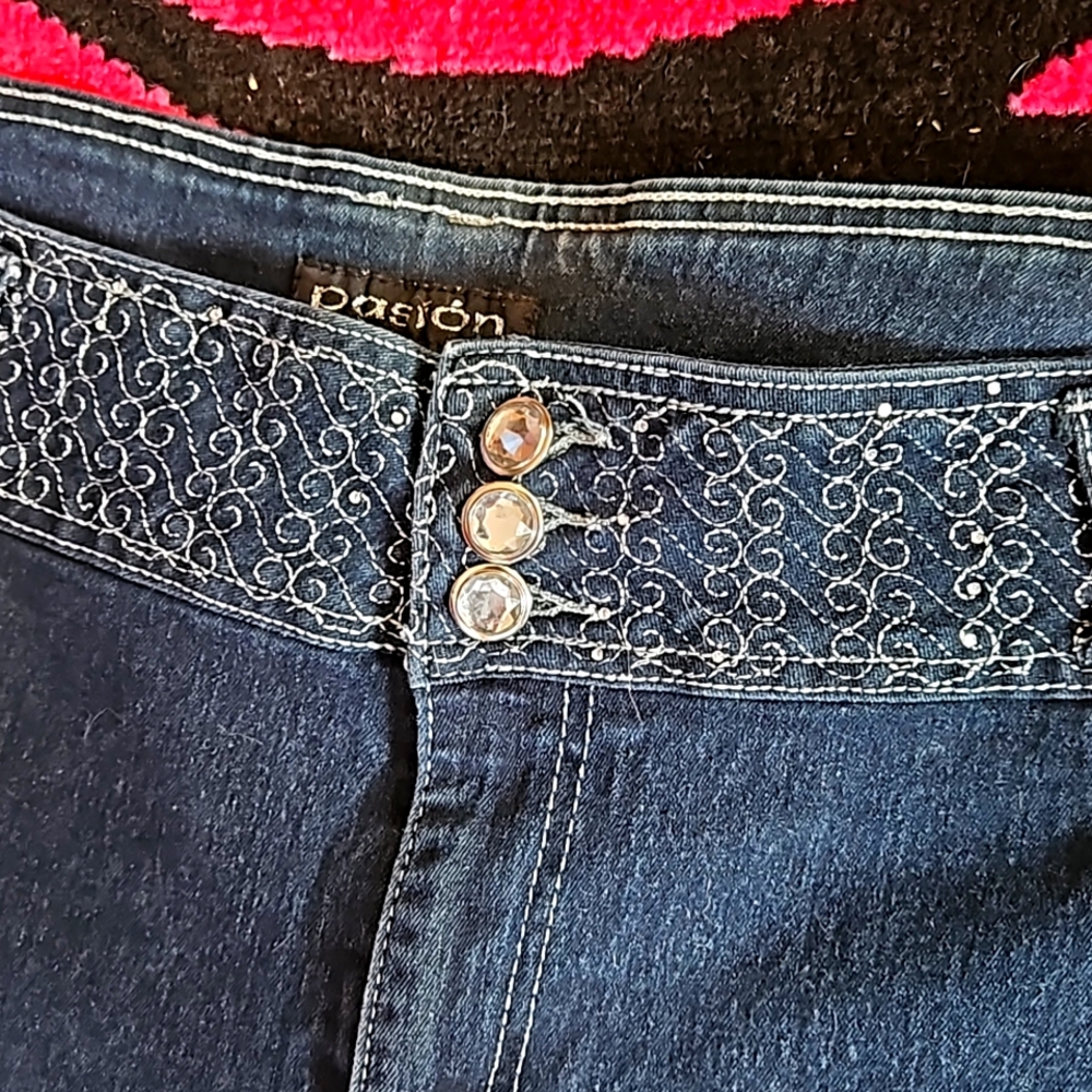 Bling Capri - Picture 2 of 7